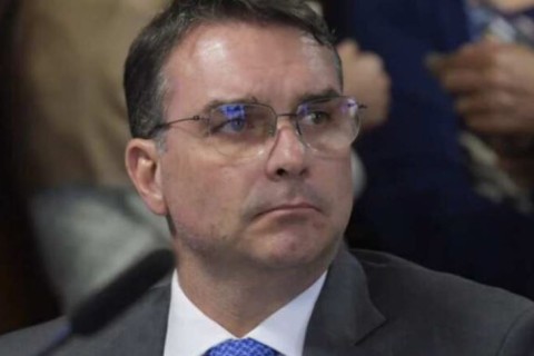 Ministro de Lula chama família Bolsonaro de ‘sequestradores’ e Flávio Bolsonaro reage