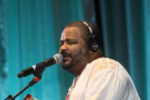 Morre Arlindo Cruz, ícone do samba, após anos de luta contra sequelas de AVC