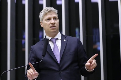 Van Hattem: “Moraes protege traficante e persegue brasileiro”