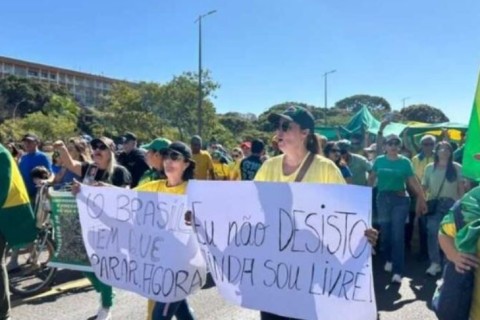 'Pela Liberdade e pela Verdade': multidão marcha em Brasília contra perseguição a Bolsonaro