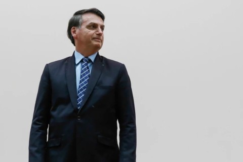 Texto na Folha pede “longa vida” a Bolsonaro para que “ele pague”