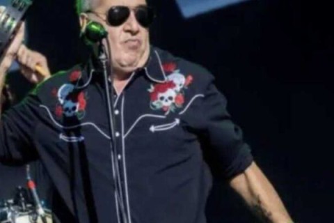 Vídeo: Locutor em Rio Verde/GO, cidade do Agro, exclui músicas do Ira! após ataques de Nasi a direita
