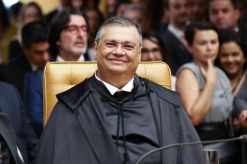 Mandato de deputado não pode ser 100% remoto, diz Dino