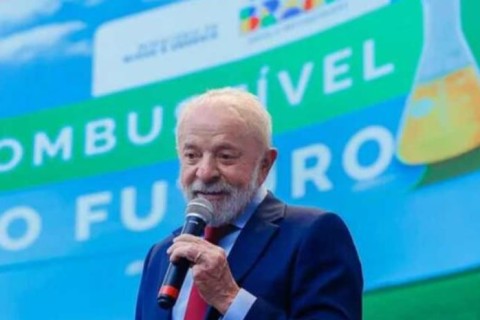 Lula admite que só consegue governar com a ajuda do Supremo