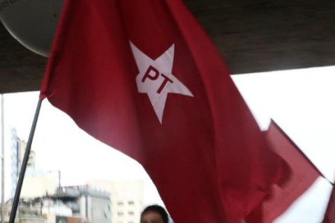 Campanha do PT faz provocações a “falsos patriotas”
