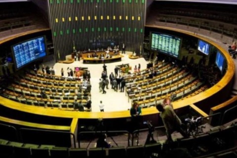 URGENTE: Câmara aprova PL que limita decisões isoladas de ministros