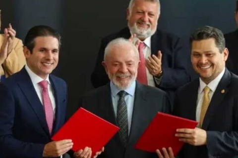Motta, Alcolumbre e Barroso irão junto de Lula ao funeral do papa