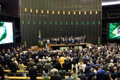 Anistia: deputado de sigla da base de Lula pede para apoiar urgência