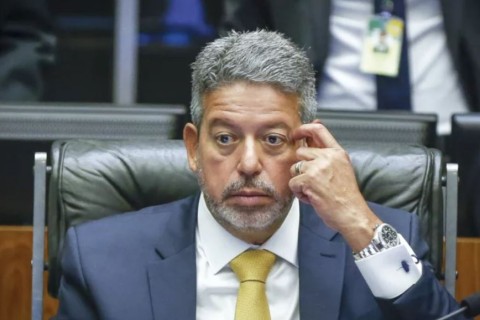 Lira diz que seria “honroso” ser vice de Bolsonaro em 2026 e não descarta Senado