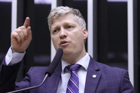 Deputado Van Hattem responsabiliza Lula e STF por sanções impostas pelos EUA ao Brasil: "A culpa é do Lula e do STF"