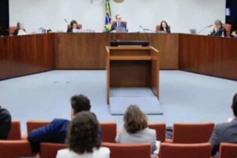 Dólar dispara acima de R$ 5,43 em meio a julgamento de Bolsonaro e temor de sanções de Trump