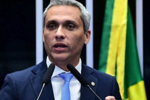 Gustavo Gayer reage após Moraes proibi-lo de visitar Jair Bolsonaro