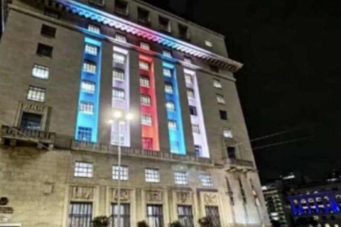 Esquerdistas se confundem e atacam prefeitura de SP por homenagem à França, achando que era apoio aos EUA