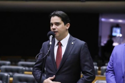 Deputado que traiu Bolsonaro e apoiou o PT agora é alvo da Polícia Federal por corrupção no Ceará