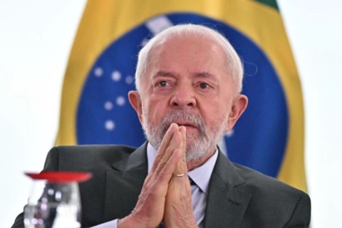Com 20 pessoas, comitiva de Lula embarca para o funeral do papa
