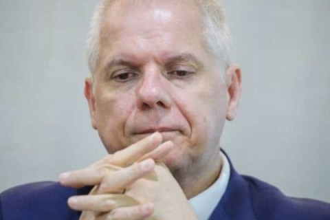 Lula demite presidente do INSS alvo de operação da PF sobre fraude em aposentadorias