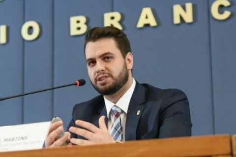 Carlos e Eduardo B. serão testemunhas de Filipe Martins no STF