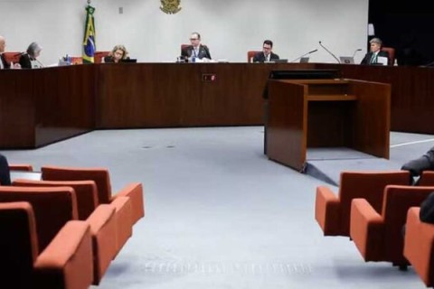 OAB quer derrubar medida que barrou entrada de celulares no STF