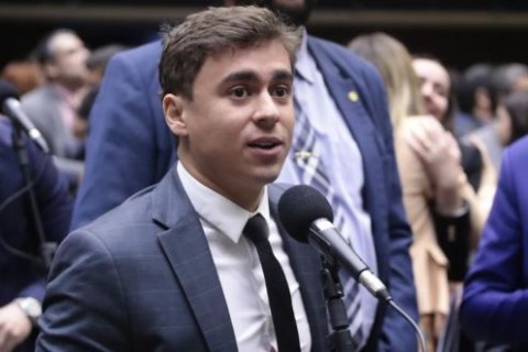 Nikolas pressiona Moraes por autorização para ver Bolsonaro em Brasília