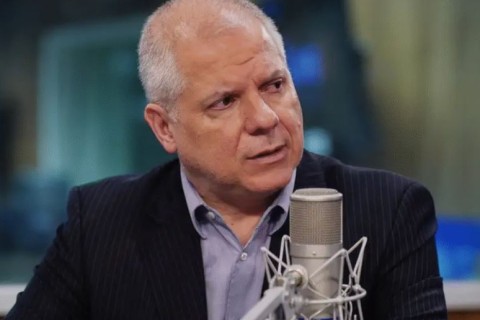 Ex-presidente do INSS se recusa a responder a perguntas de relator na CPI e gera tumulto