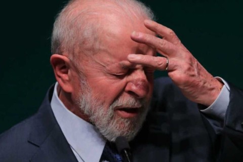 Brasil já sente impacto da tarifa de 50% dos EUA em taxas futuras