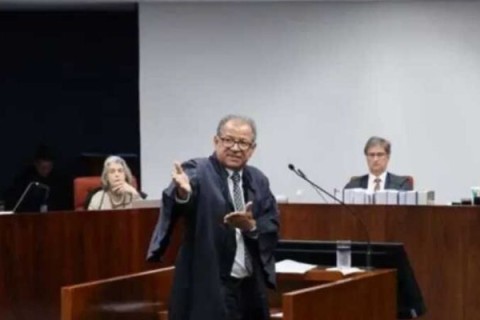 Advogado de Filipe Martins solta o verbo cara a cara com ministros do STF
