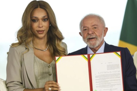 “Abominável’, diz Lula sobre visto masculino dos EUA para Hilton