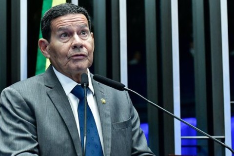 "Golpe não tem plano, tem bala e defunto", diz Mourão à CNN