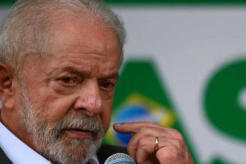 Brasil não pode desistir de negociar tarifas dos EUA, diz Lula