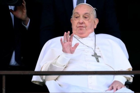 Imprensa italiana divulga provável causa da morte do papa