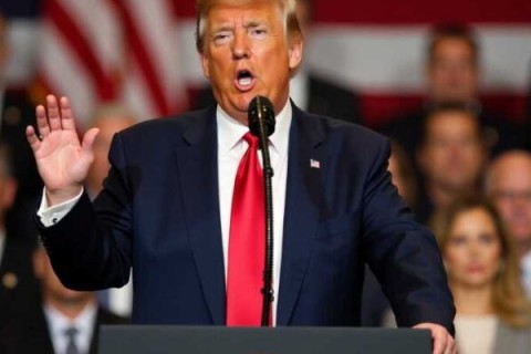 Trump ameaça tarifas de 100% contra países do BRICS caso criem moeda própria