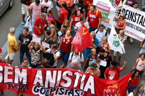 MST, PSOL e PT puxam atos contra Congresso com apoio de artistas da velha guarda