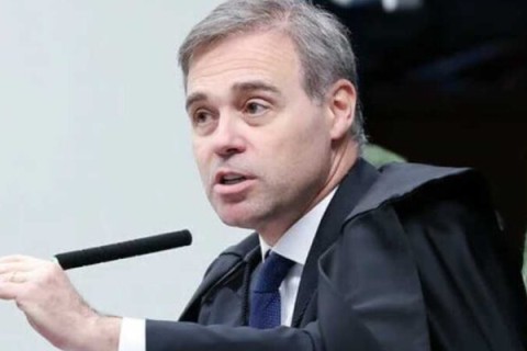 Mendonça vota para revogar prisão de Collor; STF tem maioria formada por manutenção