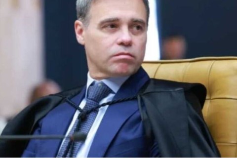 André Mendonça critica “ativismo judicial” e defende respeito à Constituição