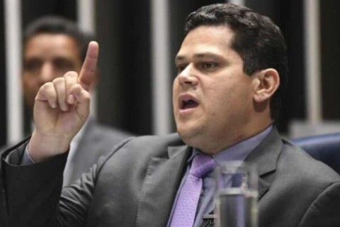 Alcolumbre barra impeachment: “Nem com 81 assinaturas”